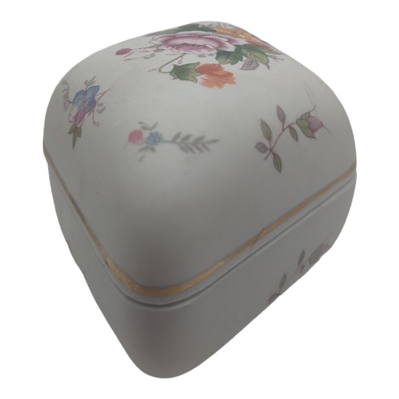 Vintage Bisque Trinket Box  Flowers Gold Trim Roses Gold Trim Diamond Shape - Picture 5 of 8